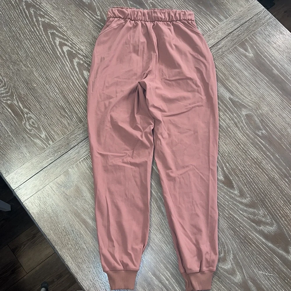 Lululemon Joggers in Dusty pink color, size 4 - Picture 3 of 4